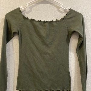 Off the shoulder longsleeve